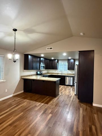 912 Stonewater Drive, Eagle Point, OR 97524