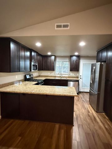 912 Stonewater Drive, Eagle Point, OR 97524