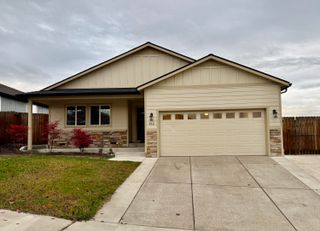 912 Stonewater Drive, Eagle Point, OR 97524