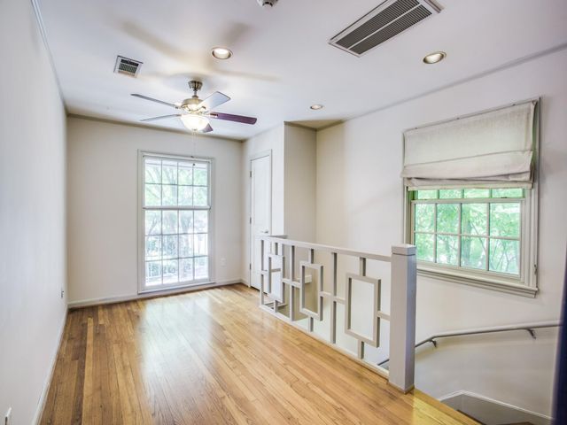 2250 W Main Street, Houston, TX 77098