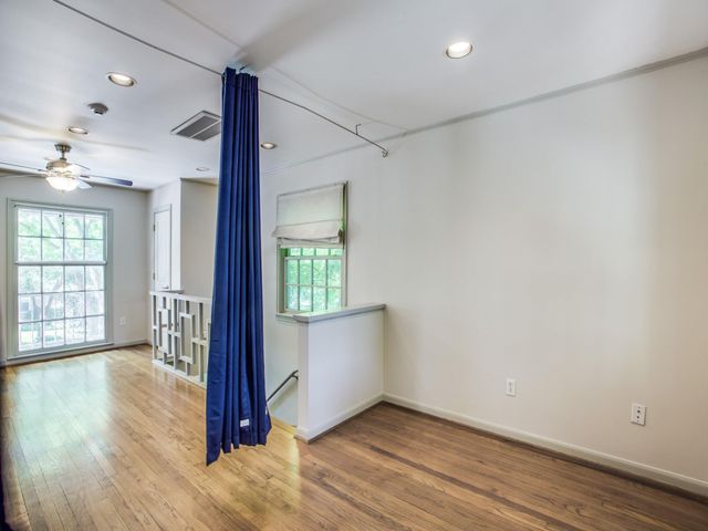 2250 W Main Street, Houston, TX 77098