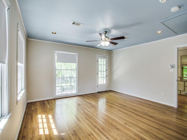 2250 W Main Street, Houston, TX 77098