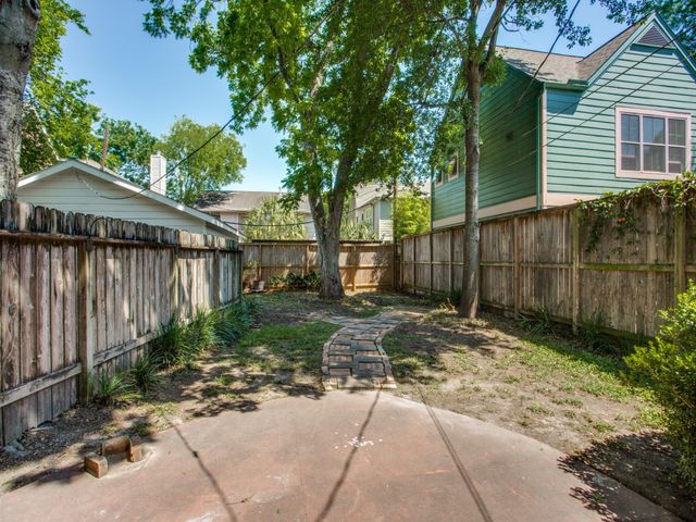 2250 W Main Street, Houston, TX 77098