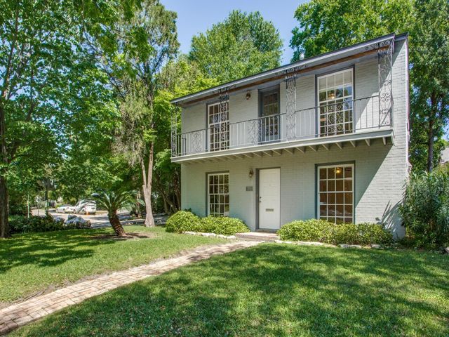 2250 W Main Street, Houston, TX 77098