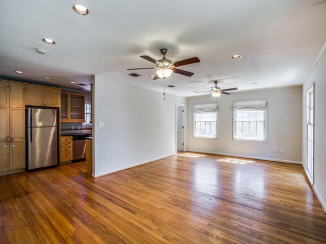 2250 W Main Street, Houston, TX 77098