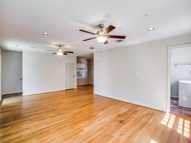 2250 W Main Street, Houston, TX 77098