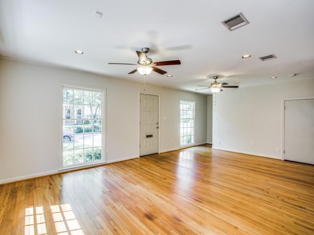 2250 W Main Street, Houston, TX 77098