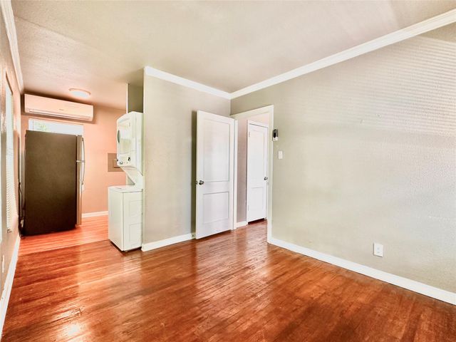 204 E 30th ST 101, Austin, TX 78705