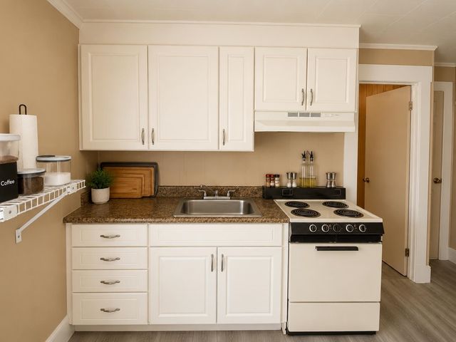 145 E Hollis Street, Nashua, NH 03060