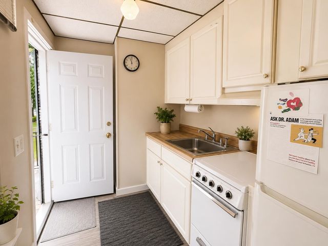 145 E Hollis Street, Nashua, NH 03060