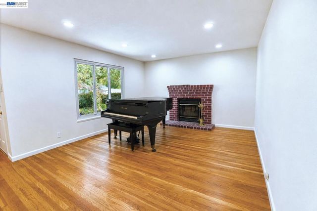 2337 Bentley Ct, Castro Valley, CA 94546