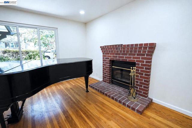2337 Bentley Ct, Castro Valley, CA 94546