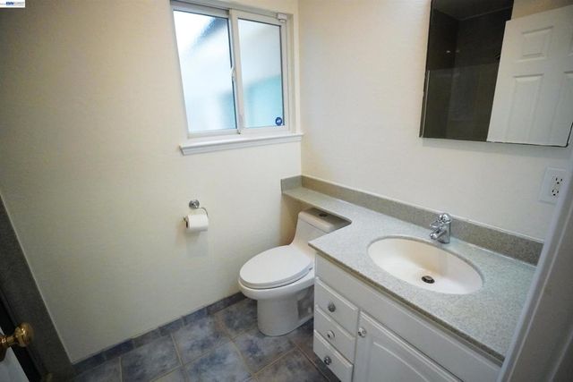 2337 Bentley Ct, Castro Valley, CA 94546