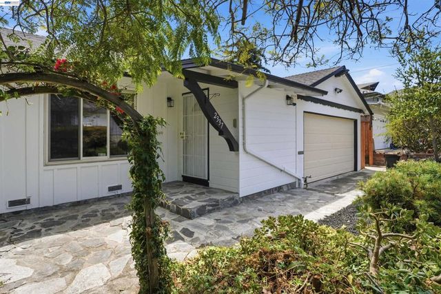 2337 Bentley Ct, Castro Valley, CA 94546