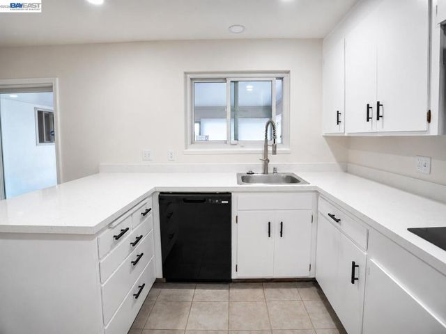 2337 Bentley Ct, Castro Valley, CA 94546