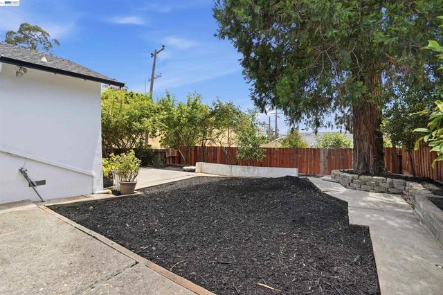 2337 Bentley Ct, Castro Valley, CA 94546