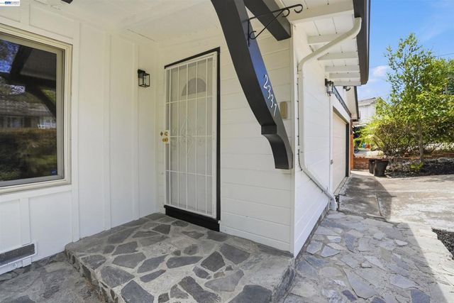 2337 Bentley Ct, Castro Valley, CA 94546