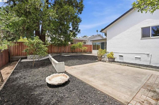 2337 Bentley Ct, Castro Valley, CA 94546
