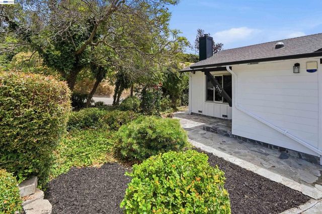 2337 Bentley Ct, Castro Valley, CA 94546