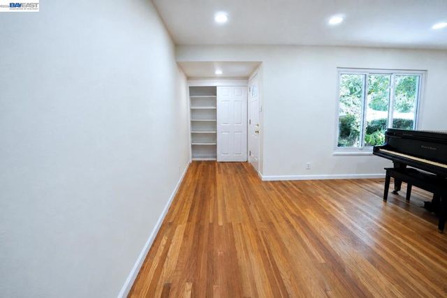 2337 Bentley Ct, Castro Valley, CA 94546