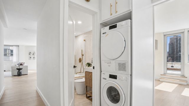 200 E 58th St Apt 18A, New York City, NY 10022