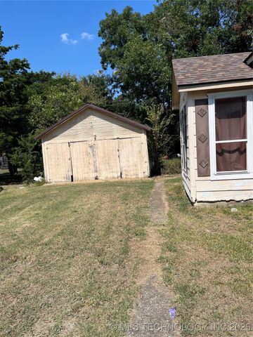 806 W Tishomingo Street, Madill, OK 73446