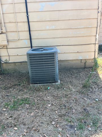 806 W Tishomingo Street, Madill, OK 73446