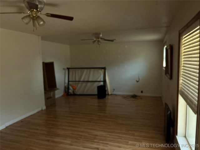 806 W Tishomingo Street, Madill, OK 73446