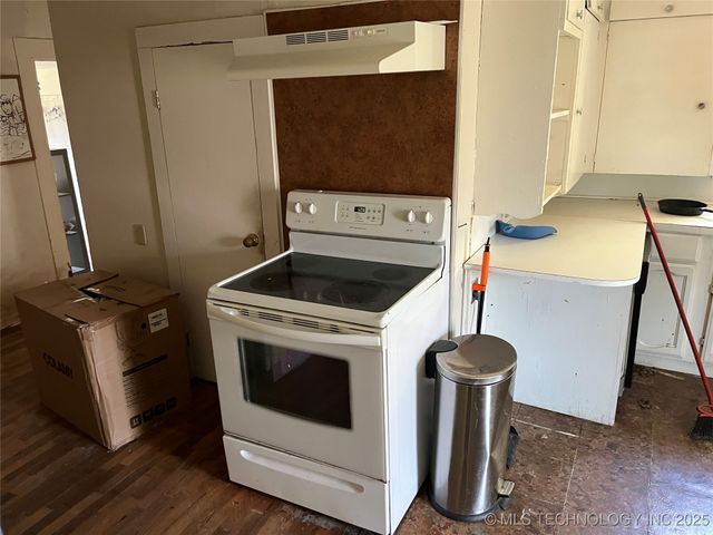 806 W Tishomingo Street, Madill, OK 73446