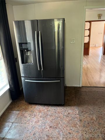 806 W Tishomingo Street, Madill, OK 73446