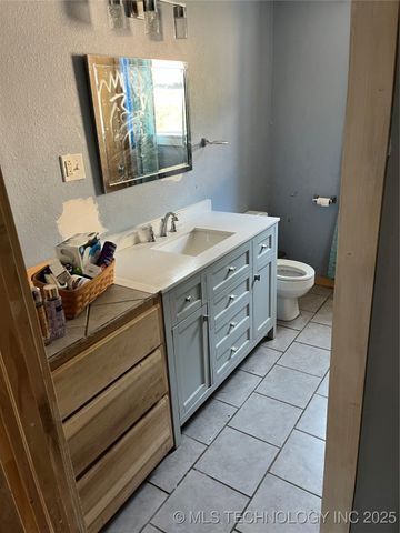 806 W Tishomingo Street, Madill, OK 73446