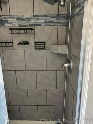 806 W Tishomingo Street, Madill, OK 73446