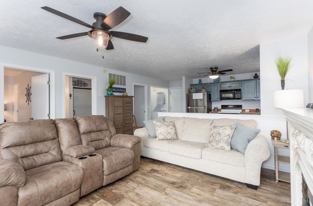 47 Misty Den Dr Reeds Spring Mo Drive, Reeds Spring, MO 65737