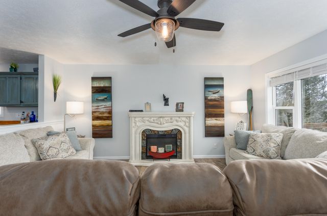 47 Misty Den Dr Reeds Spring Mo Drive, Reeds Spring, MO 65737