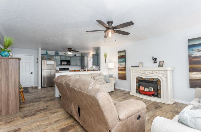 47 Misty Den Dr Reeds Spring Mo Drive, Reeds Spring, MO 65737