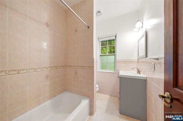 385 Livingston Street, Norwood, NJ 07648