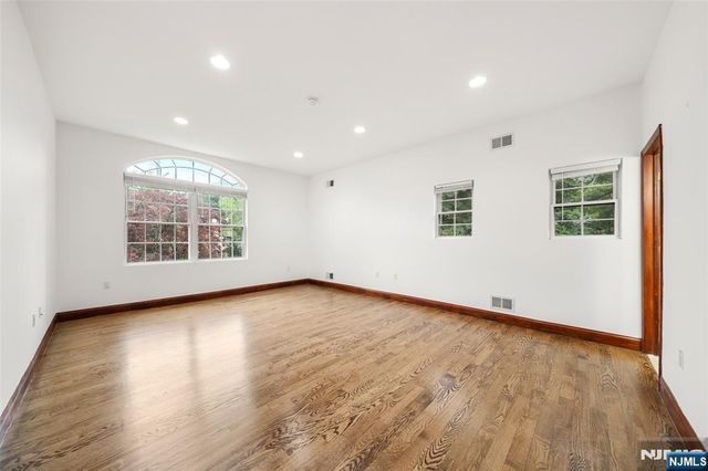 385 Livingston Street, Norwood, NJ 07648