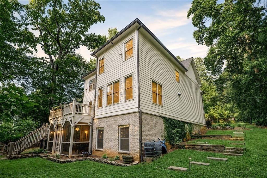 Image 2 of property listing at 1026 Mcconnell Drive, Decatur, GA 30033