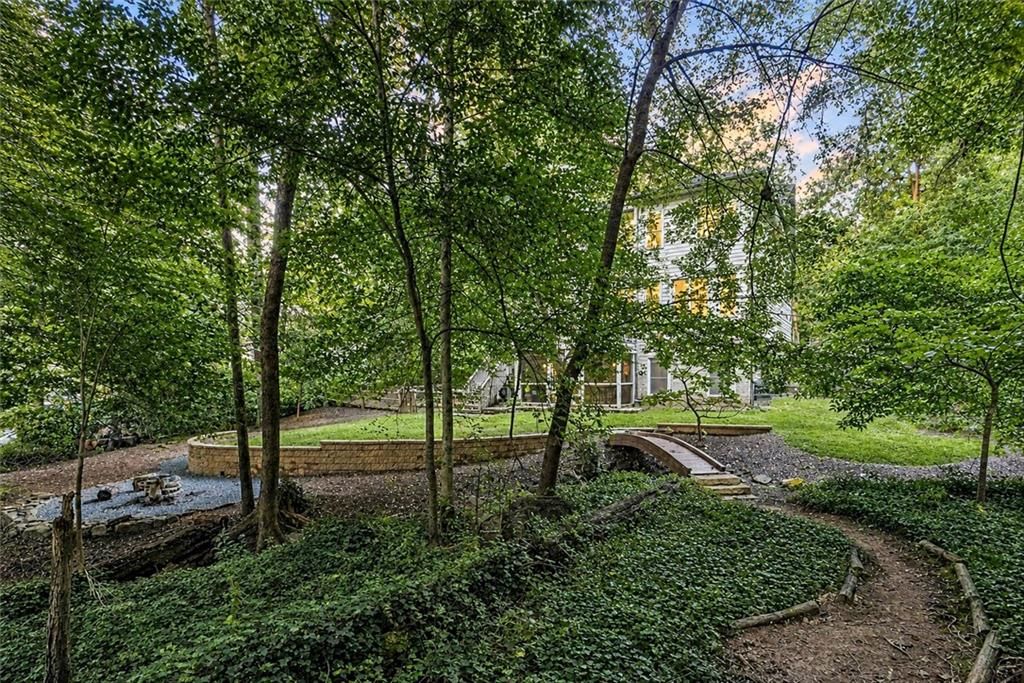 Image 5 of property listing at 1026 Mcconnell Drive, Decatur, GA 30033