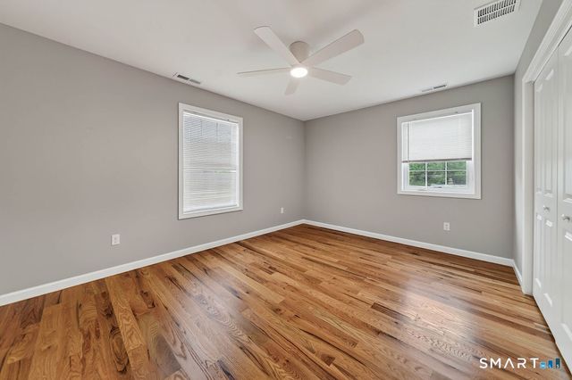 33 West End Avenue B, Branford, CT 06405