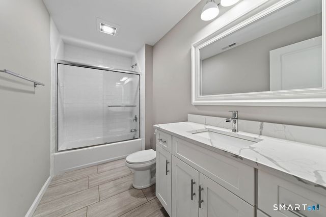 33 West End Avenue B, Branford, CT 06405