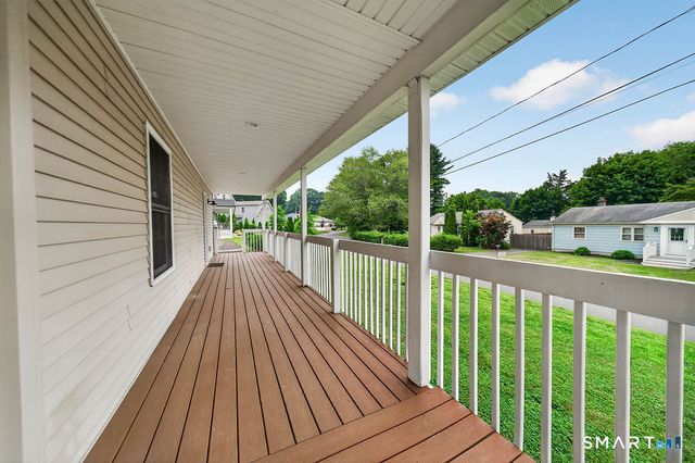 33 West End Avenue B, Branford, CT 06405