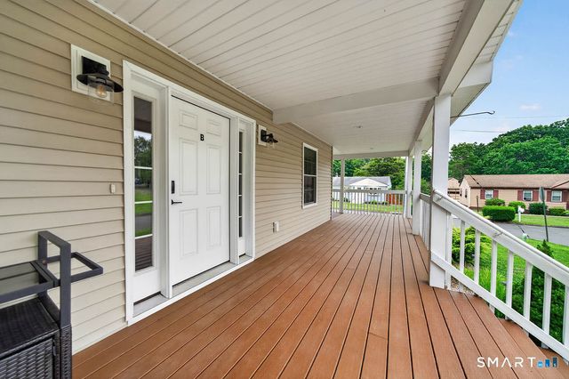 33 West End Avenue B, Branford, CT 06405