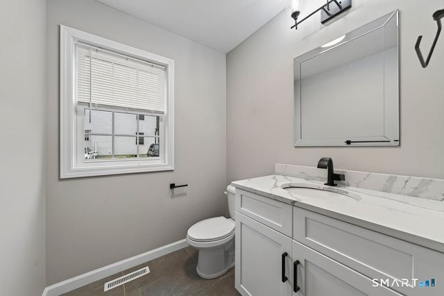 33 West End Avenue B, Branford, CT 06405