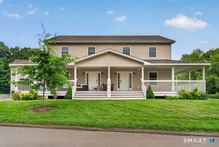 33 West End Avenue B, Branford, CT 06405