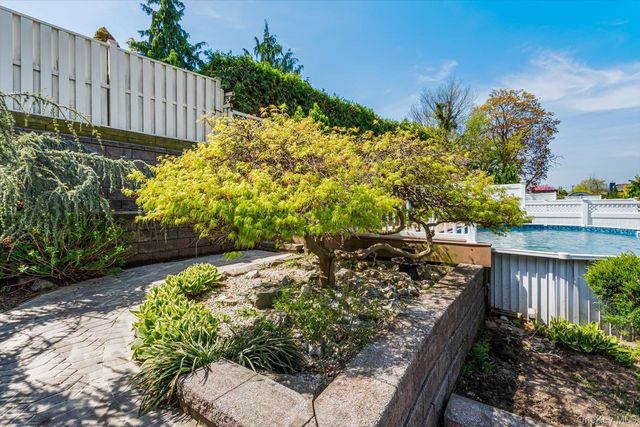 141-60 11th Avenue, Malba, NY 11357