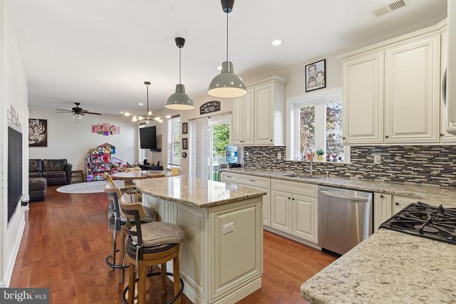 912 HANNIBAL ST, Toms River, NJ 08757