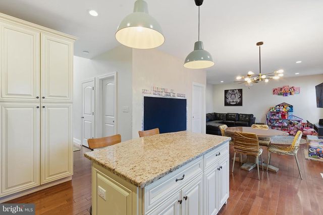 912 HANNIBAL ST, Toms River, NJ 08757