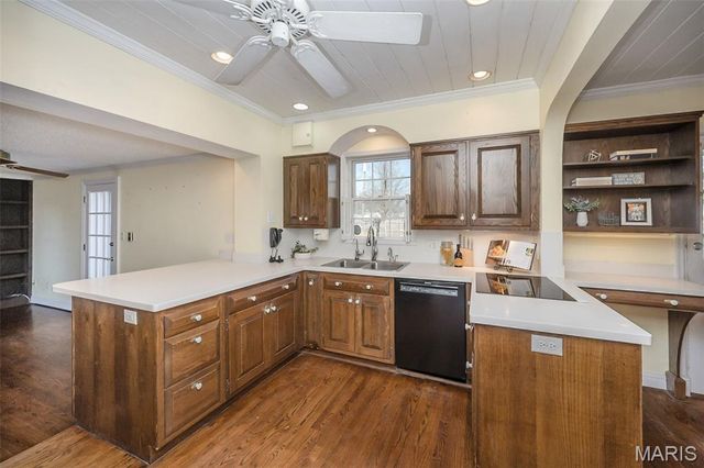 1140 S Geyer Road, Kirkwood, MO 63122