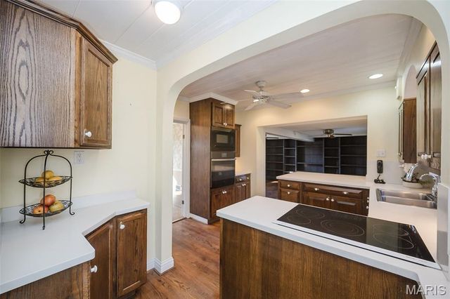 1140 S Geyer Road, Kirkwood, MO 63122